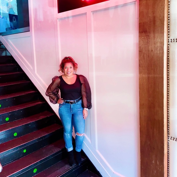 Meet Your Posher, Emily - Picture 3 of 8